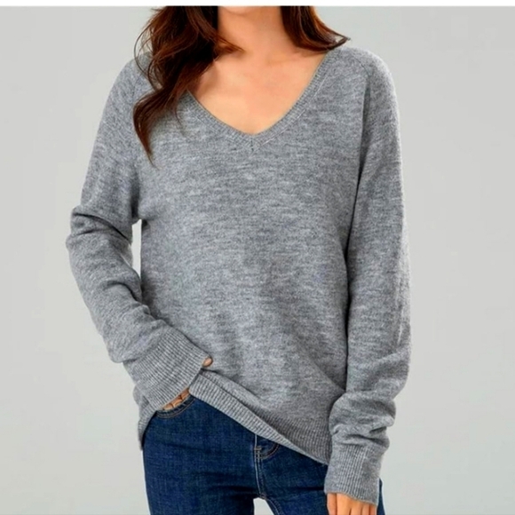 American Eagle Outfitters Sweaters - American Eagle Gray Thin Knit Oversized V-Neck Cotton Sweater